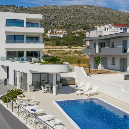 公寓 Luxury Baotic 特罗吉尔